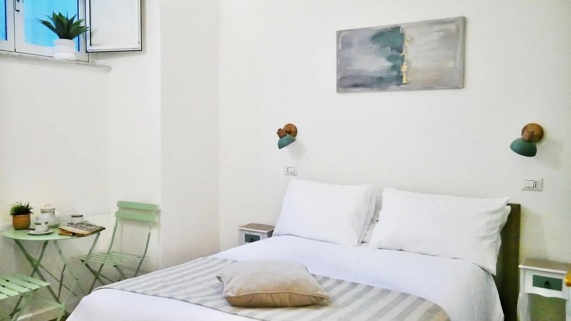 Apartment Vera Roma Suite&Apartment - Charming 3 Bedroom Apt - 20Min Walk From Colosseum Italy