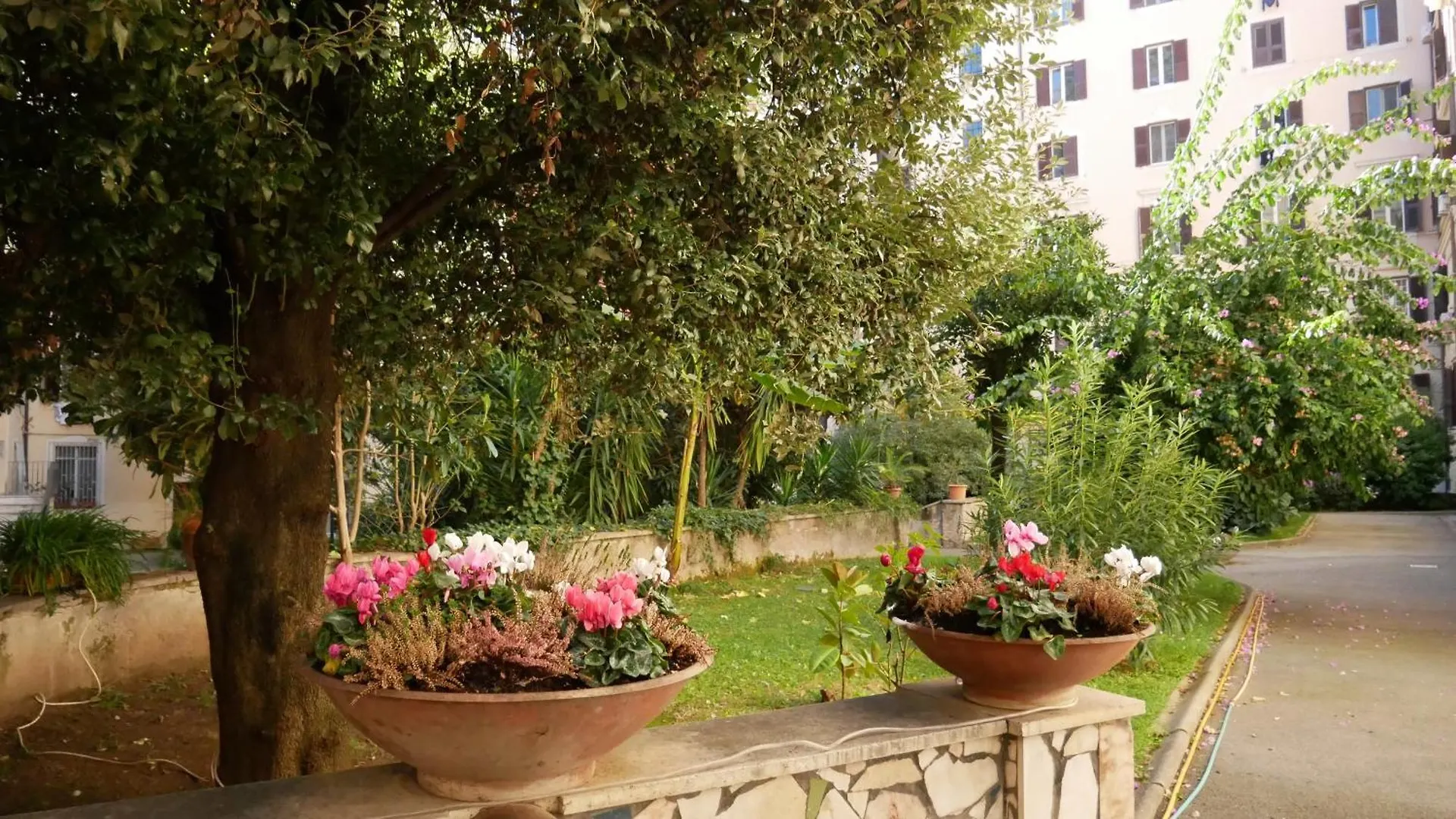 Vera Roma Suite&Apartment - Charming 3 Bedroom Apt - 20Min Walk From Colosseum Italy